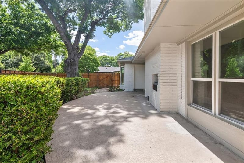 706 W Five Mile Parkway, Dallas TX 75224 - Photo 2