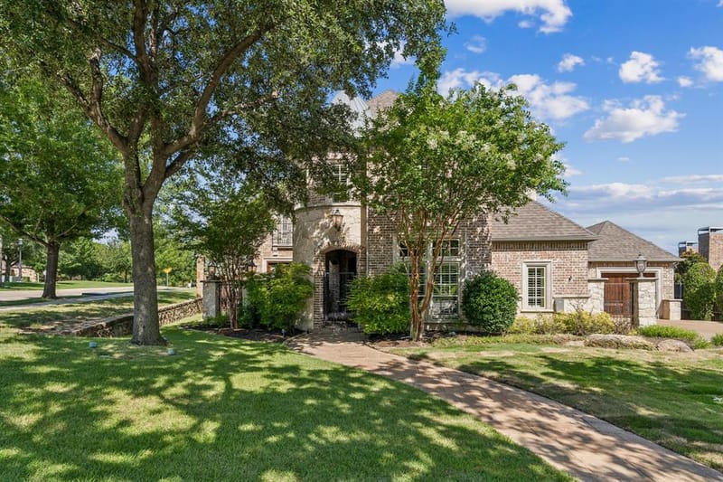 2601 Sir Castor Court, Lewisville TX 75056 - Photo 2