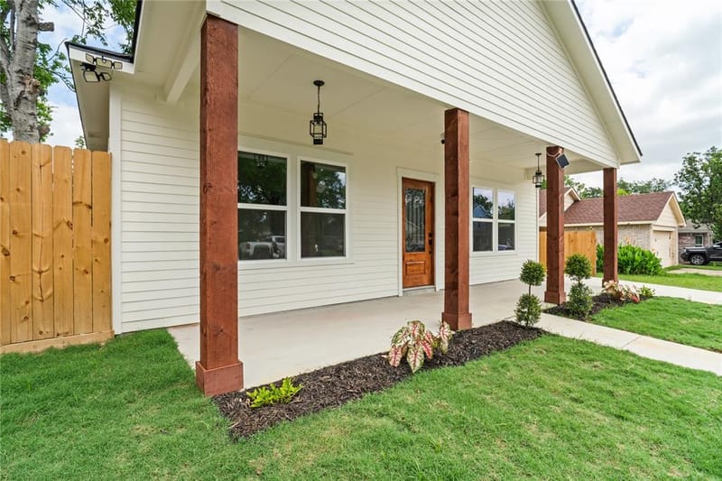 1015 Stella Street, Fort Worth TX 76104 - Photo 3