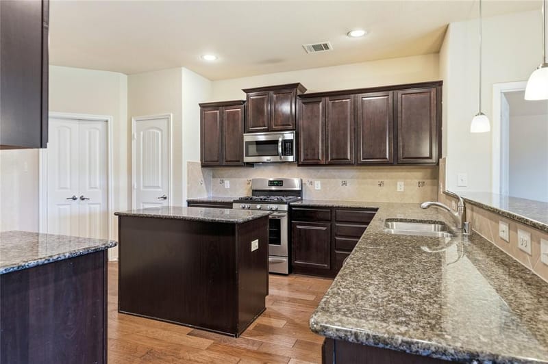 945 Lake Woodland Drive, Little Elm TX 75068 - Photo 6