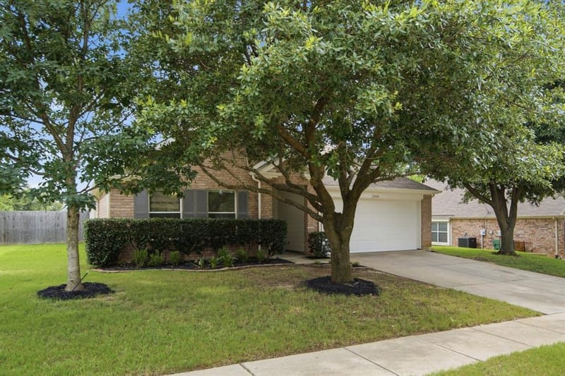3904 San Lorenzo Drive, Denton TX 76210 - Photo 2