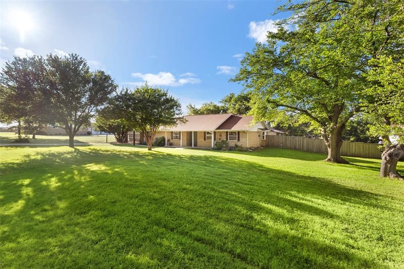 103 Cedar Drive, Oak Leaf TX 75154 - Photo 8