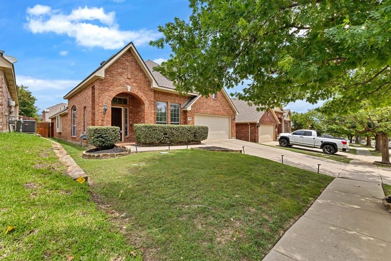 729 Red Elm Lane, Fort Worth TX 76131 - Photo 2
