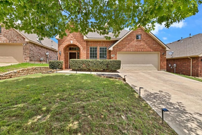 729 Red Elm Lane, Fort Worth TX 76131