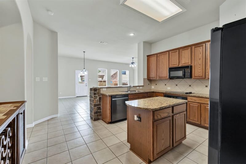 729 Red Elm Lane, Fort Worth TX 76131 - Photo 19