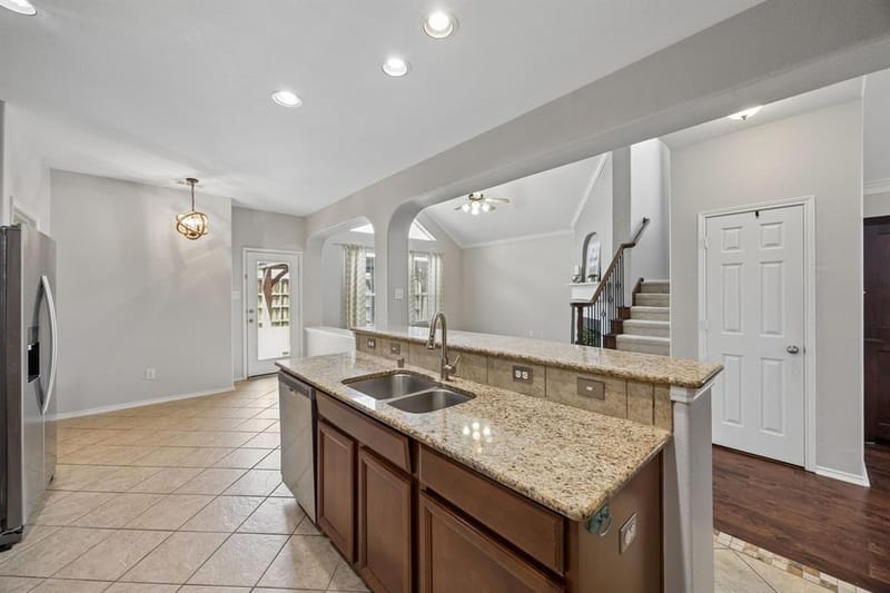 9004 Regal Oaks Drive, McKinney TX 75072 - Photo 12