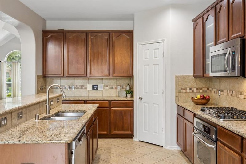 9004 Regal Oaks Drive, McKinney TX 75072 - Photo 10