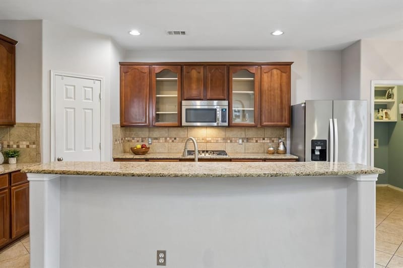 9004 Regal Oaks Drive, McKinney TX 75072 - Photo 11