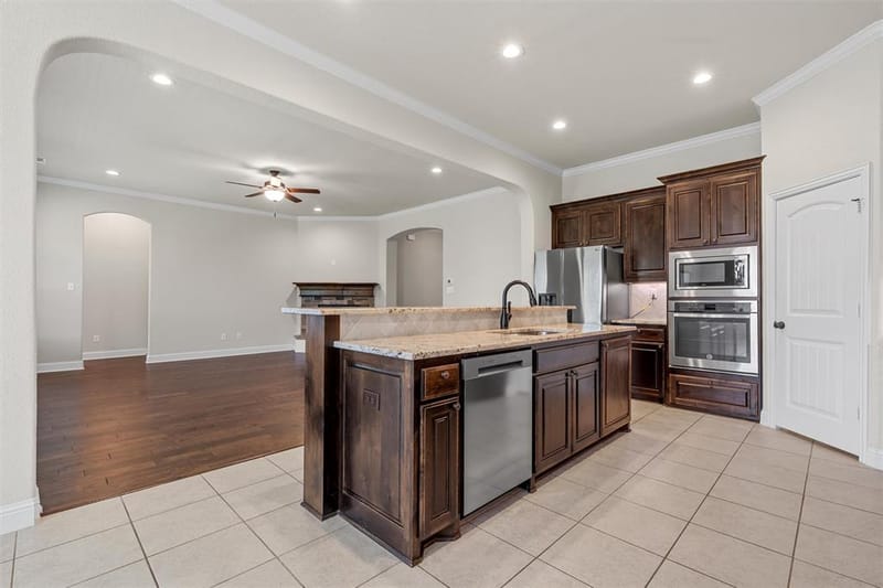 1093 Hesselridge Drive, Hewitt TX 76643 - Photo 12