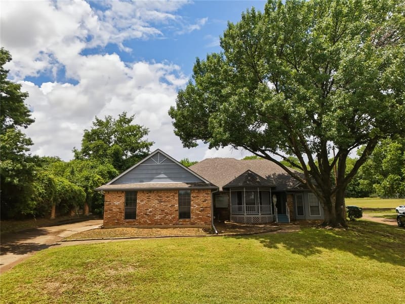 1905 Wedgewood Drive, Grand Prairie TX 75050