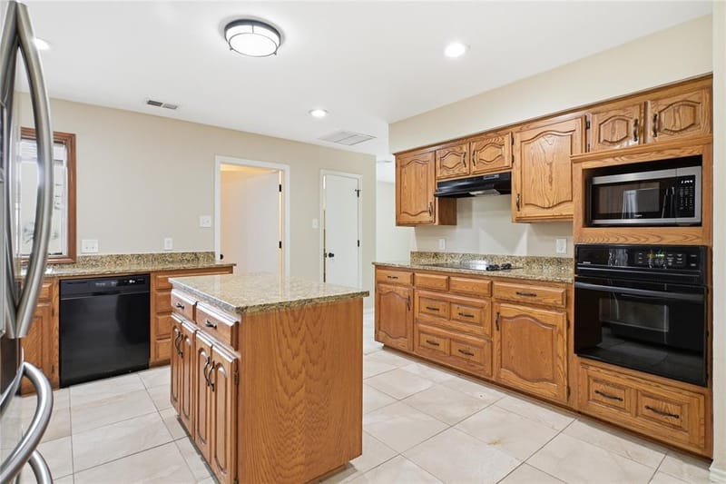 1905 Wedgewood Drive, Grand Prairie TX 75050 - Photo 9
