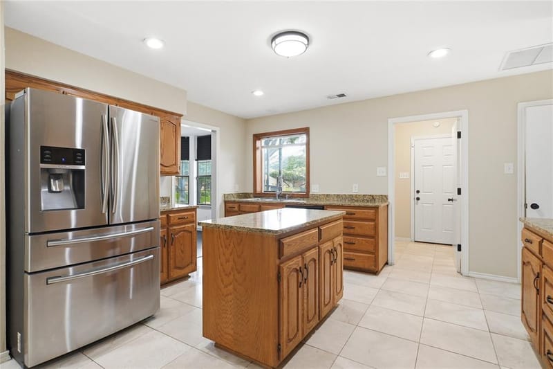 1905 Wedgewood Drive, Grand Prairie TX 75050 - Photo 10
