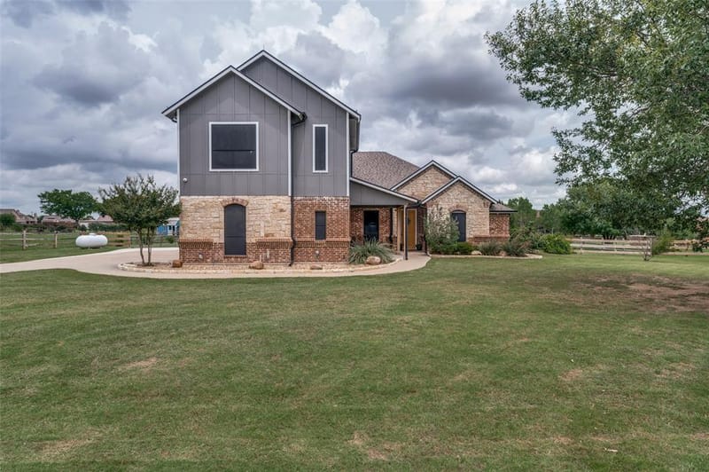 13840 Megan Drive, Justin TX 76247 - Photo 3