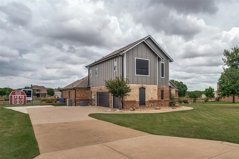 13840 Megan Drive, Justin TX 76247 - Photo 4
