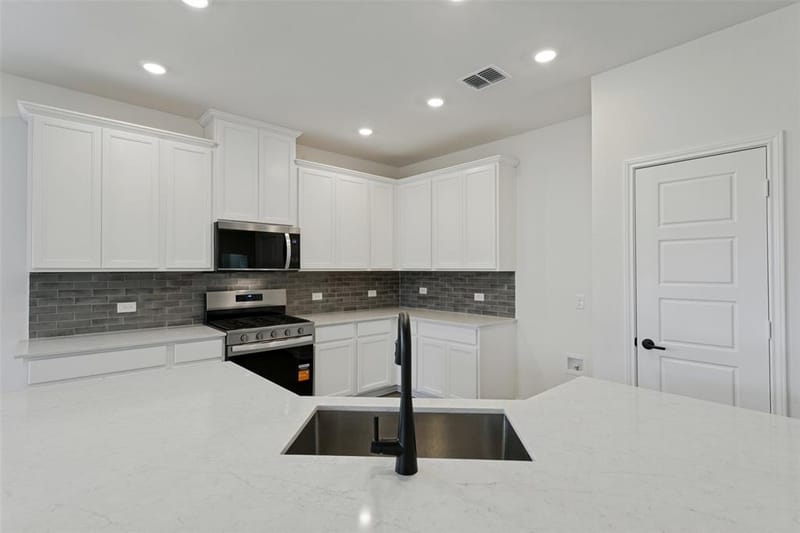 2708 Goldfinch Drive, Denton TX 76205 - Photo 8