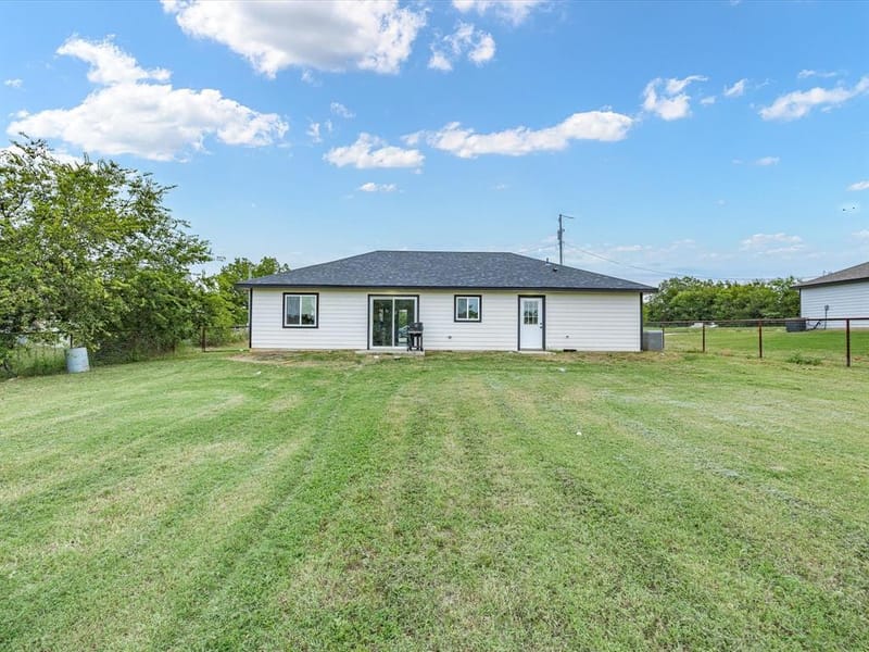 106 Edith Street, Bowie TX 76230 - Photo 17