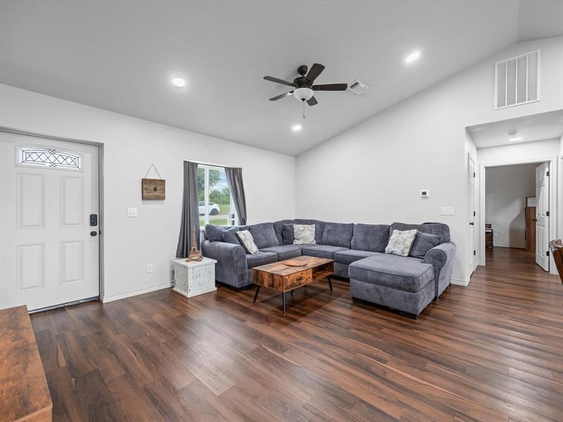 106 Edith Street, Bowie TX 76230 - Photo 4