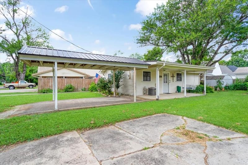 704 E Main Street, Honey Grove TX 75446 - Photo 32