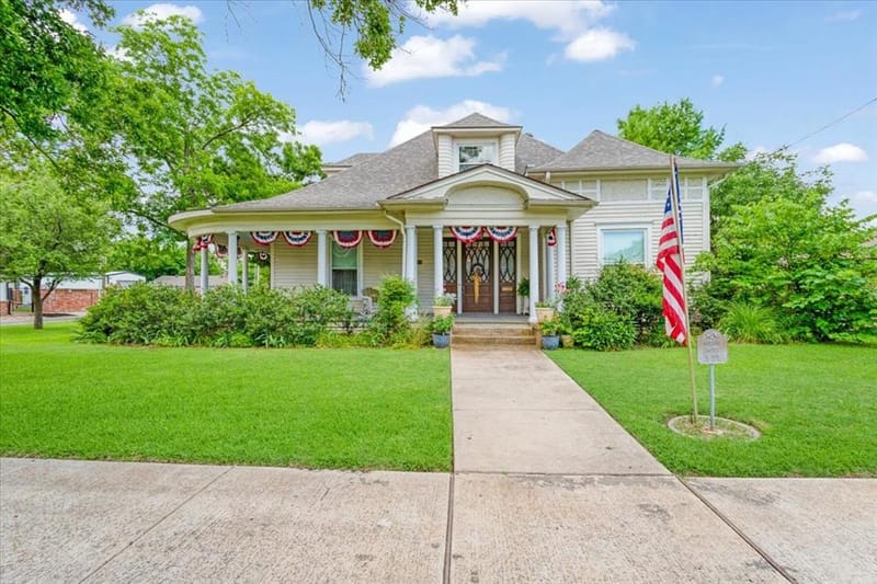 704 E Main Street, Honey Grove TX 75446