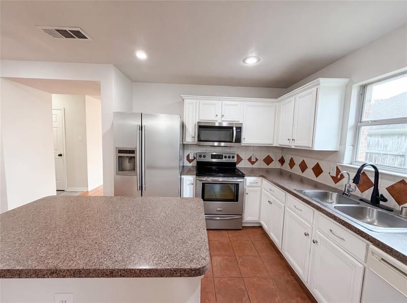 111 Forest Park Lane, Red Oak TX 75154 - Photo 2