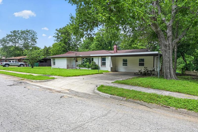 2833 Scruggs Park Drive, Richland Hills TX 76118 - Photo 2