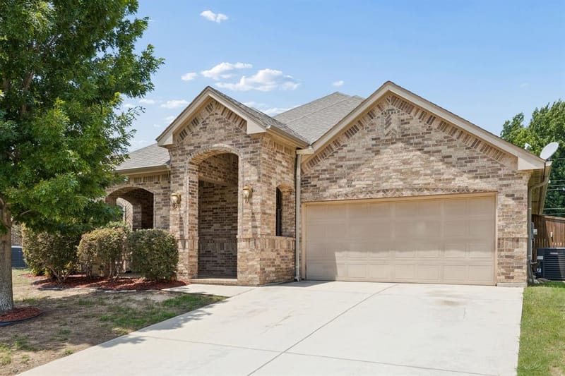 425 Corriente Trail, Azle TX 76020 - Photo 2
