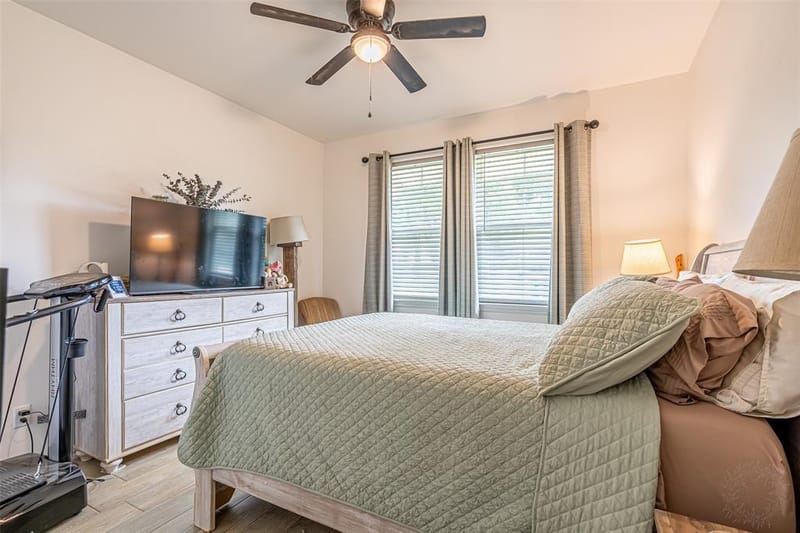 5900 S Lakeside Hills Court, Granbury TX 76048 - Photo 23