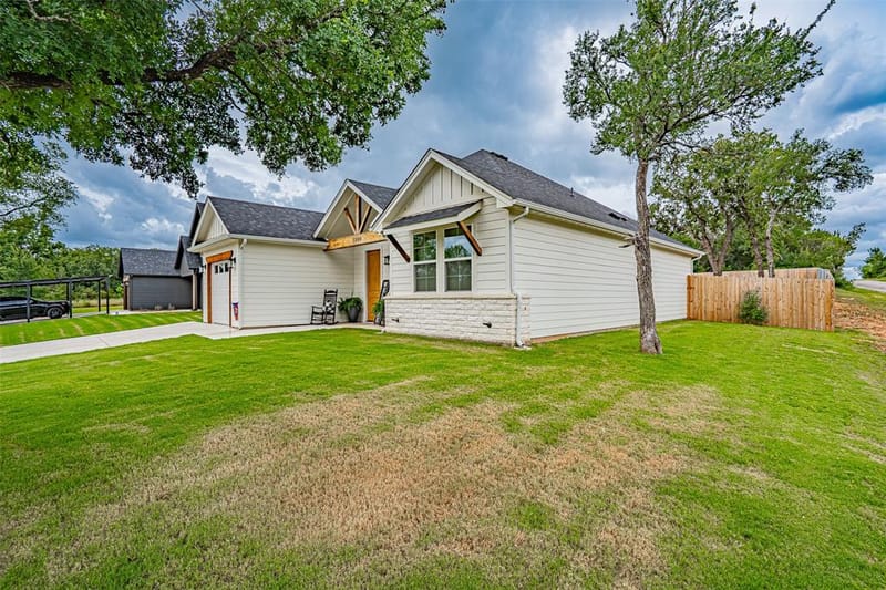 5900 S Lakeside Hills Court, Granbury TX 76048 - Photo 2