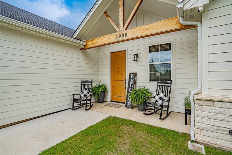5900 S Lakeside Hills Court, Granbury TX 76048 - Photo 6