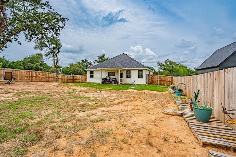 5900 S Lakeside Hills Court, Granbury TX 76048 - Photo 32