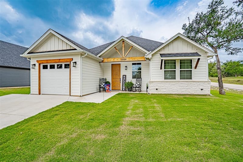 5900 S Lakeside Hills Court, Granbury TX 76048
