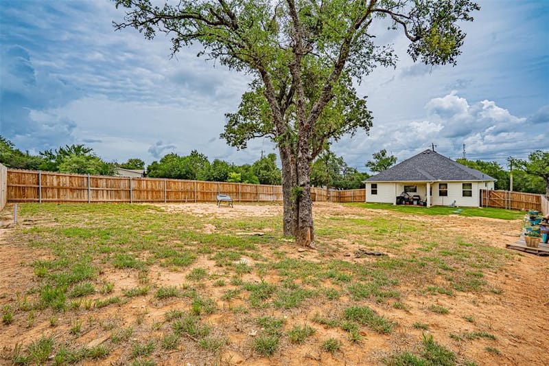 5900 S Lakeside Hills Court, Granbury TX 76048 - Photo 31