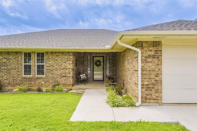 257 Spring Brook Drive, Mansfield TX 76063 - Photo 2