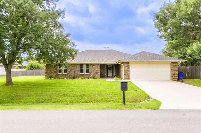 257 Spring Brook Drive, Mansfield TX 76063