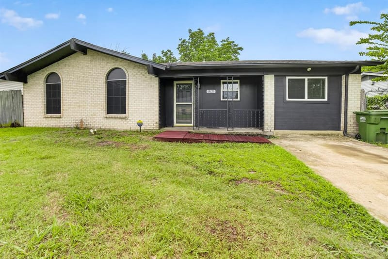 15131 Oakwood Lane, Balch Springs TX 75180 - Photo 2