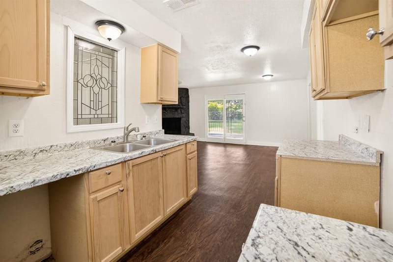 15131 Oakwood Lane, Balch Springs TX 75180 - Photo 8