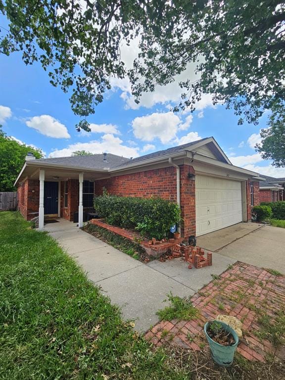 2417 Ensenada Lane, Fort Worth TX 76108