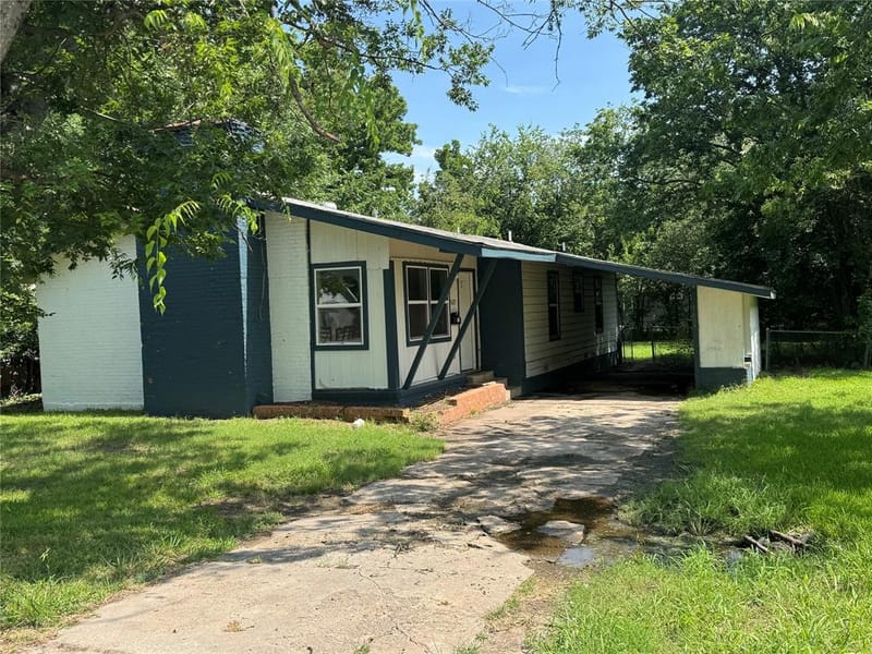 1605 Jackson Street, Commerce TX 75428 - Photo 2