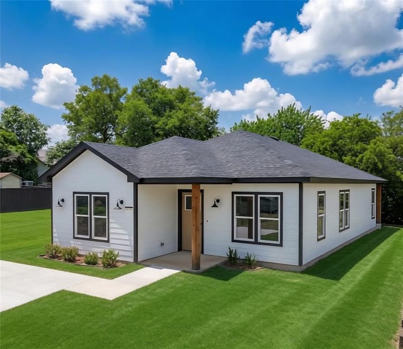1609 E Bluff Street, Fort Worth TX 76102 - Photo 2