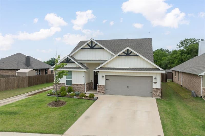 300 Bronco Drive, Pilot Point TX 76258 - Photo 3