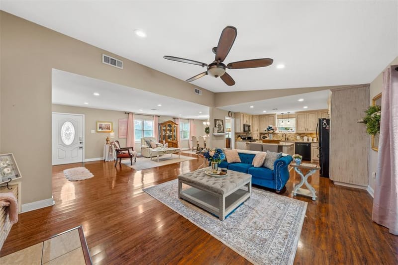 600 S Andrews Drive, Robinson TX 76706 - Photo 2
