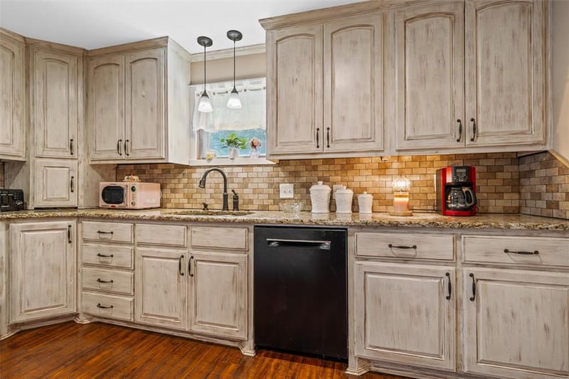600 S Andrews Drive, Robinson TX 76706 - Photo 13