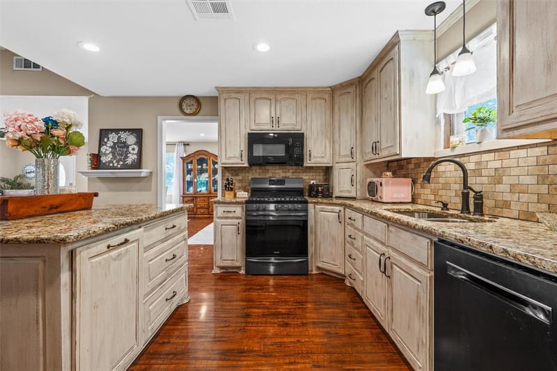 600 S Andrews Drive, Robinson TX 76706 - Photo 12