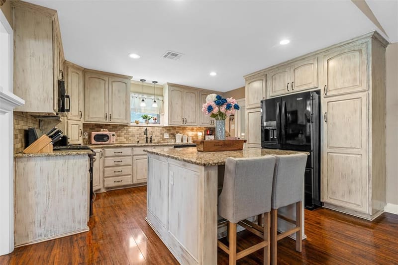 600 S Andrews Drive, Robinson TX 76706 - Photo 3