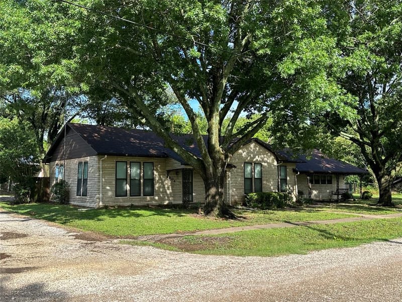 604 Harrel Avenue, Bynum TX 76631 - Photo 2