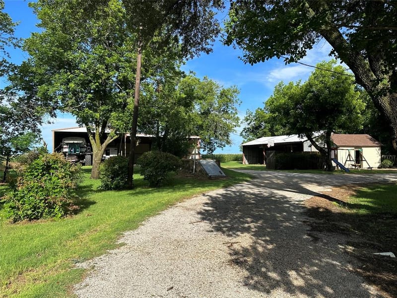 604 Harrel Avenue, Bynum TX 76631 - Photo 6
