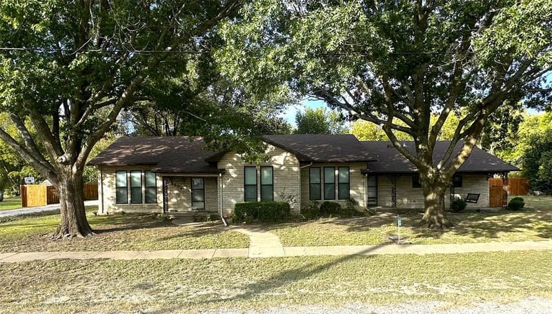604 Harrel Avenue, Bynum TX 76631