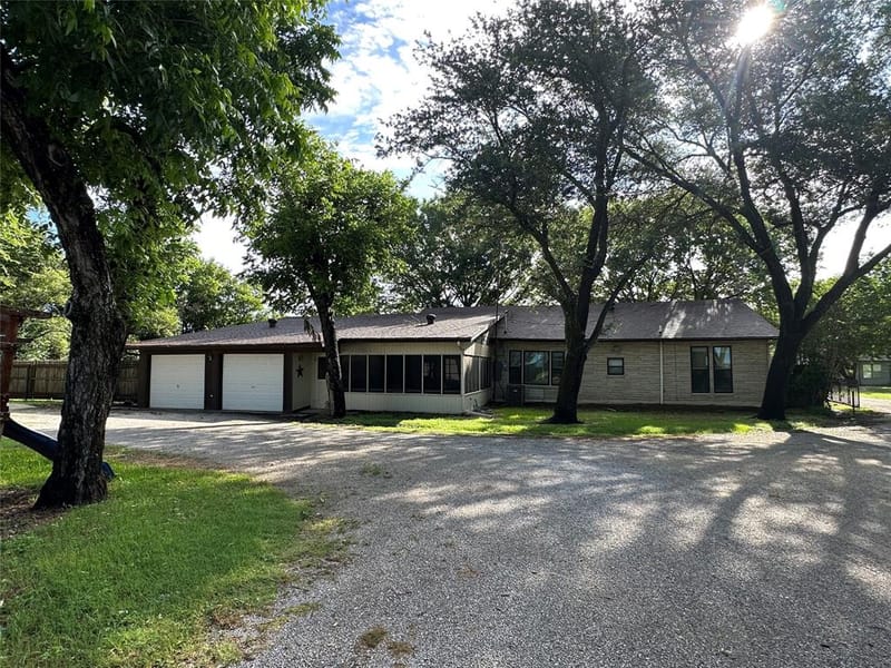 604 Harrel Avenue, Bynum TX 76631 - Photo 5