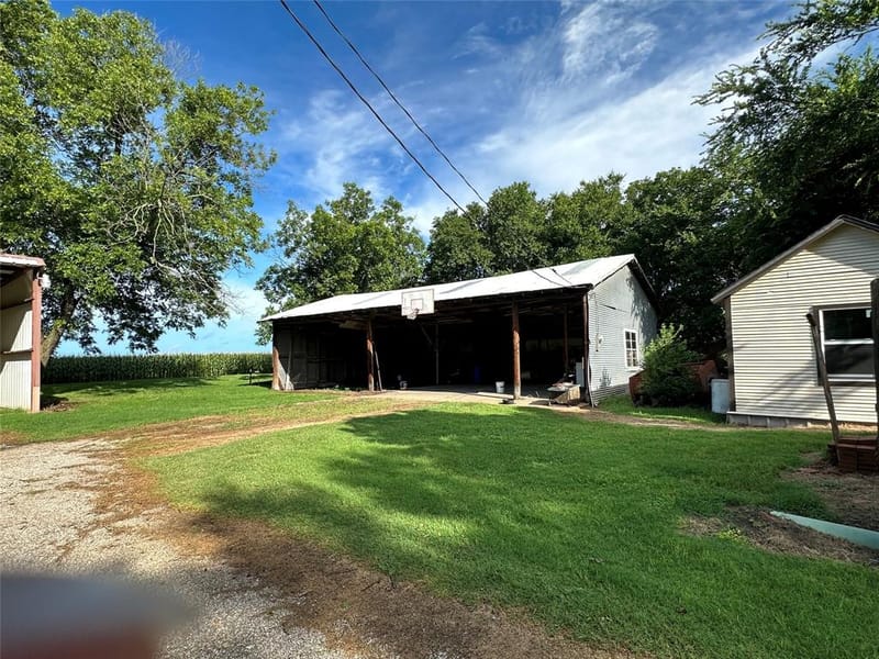 604 Harrel Avenue, Bynum TX 76631 - Photo 8