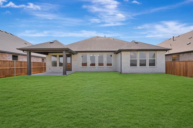 340 Kathryn Drive, Fort Worth TX 76052 - Photo 3